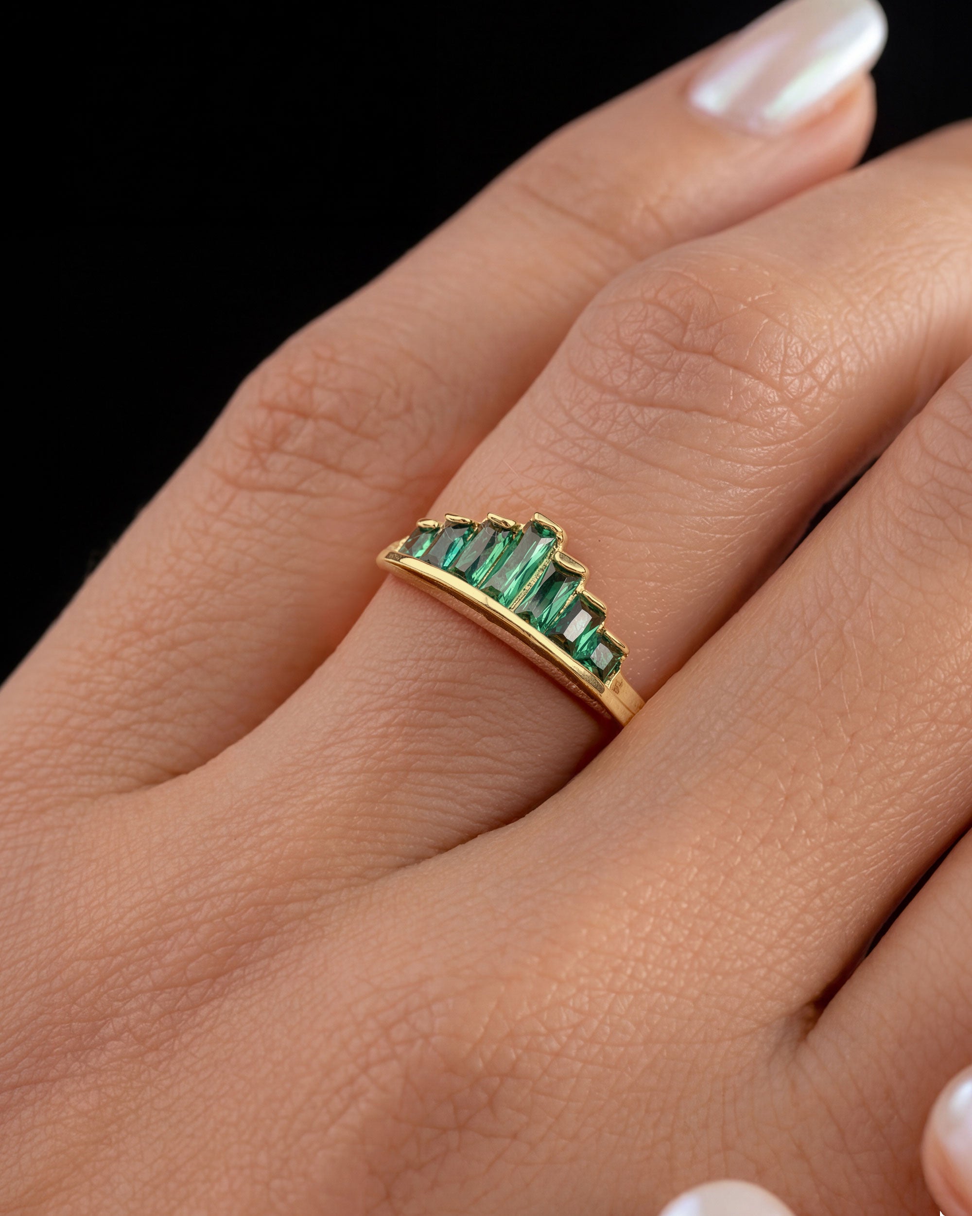 Anillo Amira